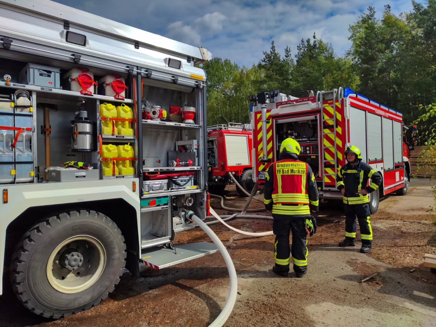 73 - B3 Halle in Vollbrand