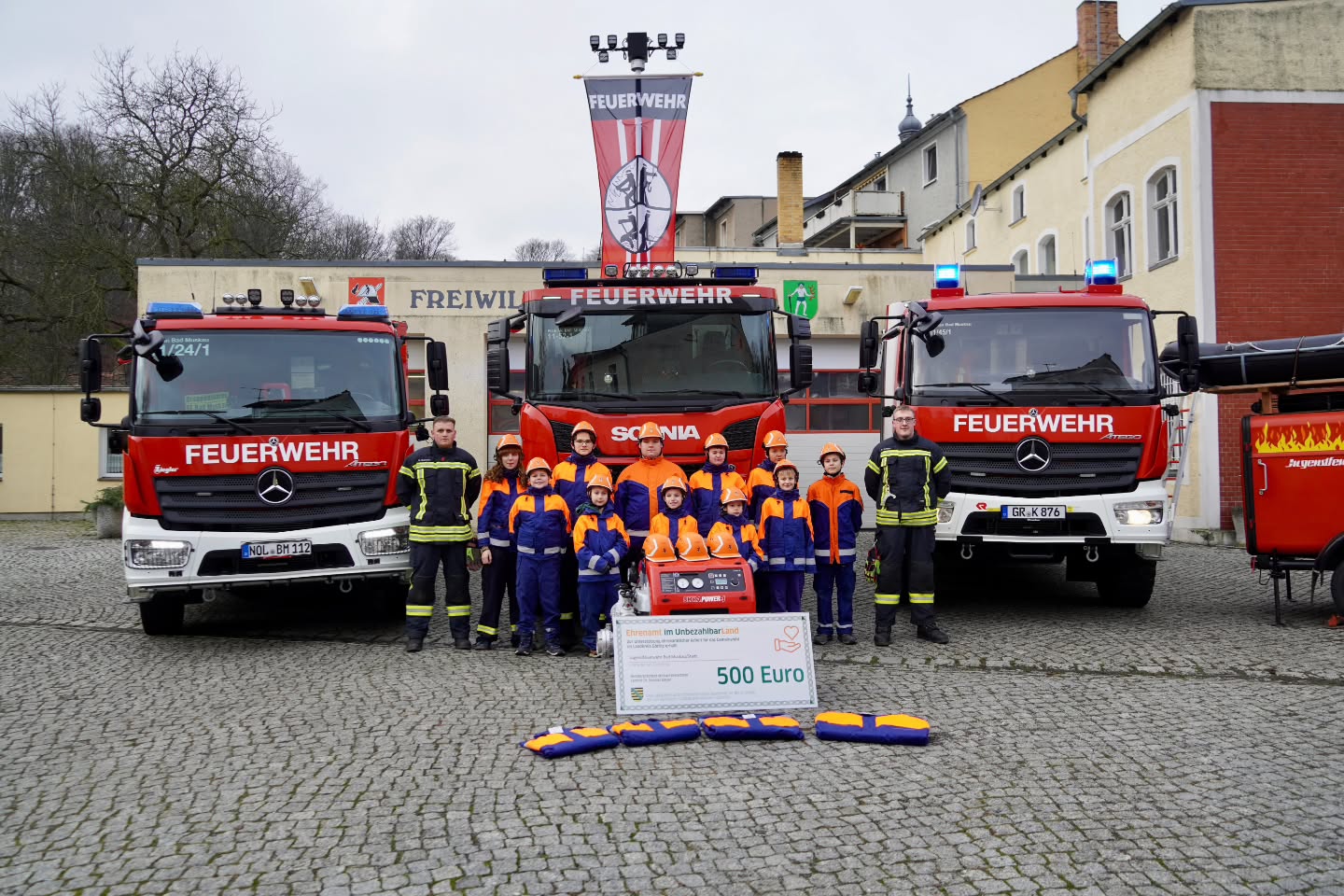 06.12.2025 - 500 Euro Nikolausgeschenk für die Jugendfeuerwehr